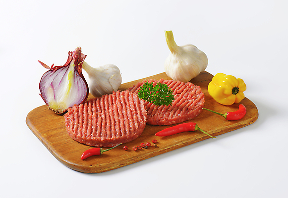 포토 JPG 해외이미지 스튜디오촬영 음식 양파 피망 마늘 육류 사람없음 소고기 신선 날것 패티 다진 땅바닥 생식 해외202004 해외202105 해외포토 채소 식재료 바닥 실내 파일형식