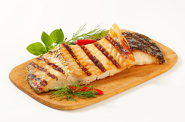 포토 JPG 해외이미지 스튜디오촬영 음식 조각 뼈 도마 건강 어류 스테이크 사람없음 그릴 바비큐 굽기 잉어 점심식사 딜 앙트레 해외202004 해외202105 해외포토 주방용품 서양음식 실내 식사 수중동물 구이 파일형식