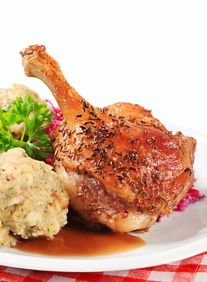 포토 JPG 해외이미지 접시 음식 채소 공 오리 육류 요리 사람없음 빨간색 식사 저녁식사 원형 굽기 허브 흰배경 양배추 베이컨 경단 드럼스틱 메인요리 무생채 핸드메이드 해외202004 해외202105 해외포토 도형 식물 식기 컬러 백그라운드 식재료 조류 돼지고기 흰색 구이 파일형식