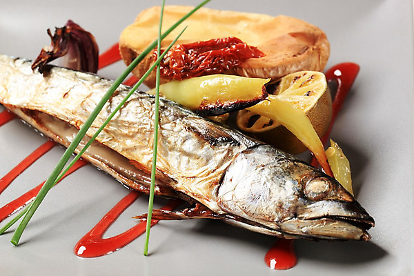 포토 JPG 해외이미지 접시 감자 어류 요리 사람없음 은색 굽기 레몬 심플 시럽 고등어 점심식사 진통제 해외202004 해외202105 해외포토 식기 컬러 채소 과일 약 식사 수중동물 구이 파일형식