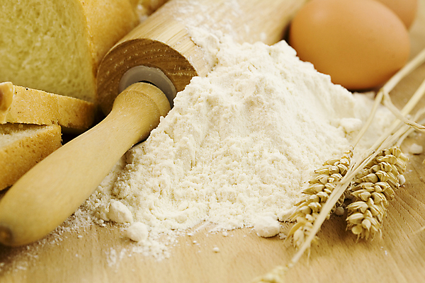 포토 JPG 해외이미지 빵 근접촬영 사람없음 계란 밀 밀가루 밀대 갈색배경 해외202004 해외포토 음식 뷰포인트 백그라운드 주방용품 곡류 갈색 알 가루 파일형식