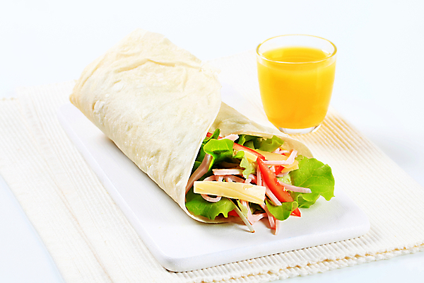 포토 JPG 해외이미지 스튜디오촬영 음료 음식 채소 유리 고추 치즈 도마 샌드위치 옥수수 사람없음 주스 덮개 오렌지주스 상추 햄 심플 브런치 레시피 점심식사 해외202004 해외202105 해외포토 재질 주방용품 유제품 곡류 실내 육류 식사 뚜껑 과일주스 파일형식