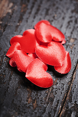 포토 JPG 해외이미지 실내 발렌타인데이 사랑 사람없음 하트 오브젝트 나무바닥 해외202004 해외포토 모양 감정 데이이벤트 바닥 내부 파일형식