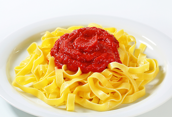 포토 JPG 해외이미지 접시 음식 토마토 파스타 요리 사람없음 면 플랫 삶기 탈리아텔레 해외202004 해외202105 해외포토 식기 채소 서양음식 파스타면 파일형식 면류