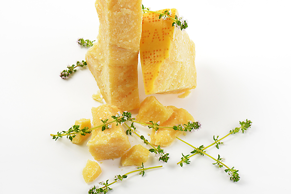 포토 JPG 해외이미지 스튜디오촬영 음식 조각 치즈 유제품 사람없음 흰배경 해외202004 해외202105 해외포토 백그라운드 실내 흰색 파일형식