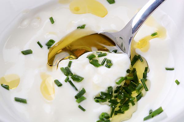 포토 JPG 해외이미지 사람없음 숟가락 흰색 조미료 크림 묘사 요거트 마요네즈 쪽파 입가심 해외202004 해외202105 해외포토 컬러 유제품 수저 소스_음식 파 향미료 파일형식