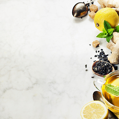 포토 JPG 해외이미지 실내 사람없음 찻잔 티스푼 레몬 흰배경 생강 나무숟가락 찻잎 생강차 카피스페이스 해외202004 차거름망 해외포토 백그라운드 채소 과일 잔 내부 차_음료 숟가락 공백 흰색 파일형식