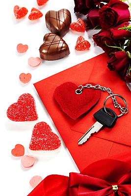 포토 JPG 해외이미지 열쇠 편지봉투 실내 발렌타인데이 사랑 사람없음 장식 장미 초콜릿 하트 오브젝트 키링 해외202004 해외포토 모양 꽃 감정 데이이벤트 디저트 봉투 내부 편지 파일형식