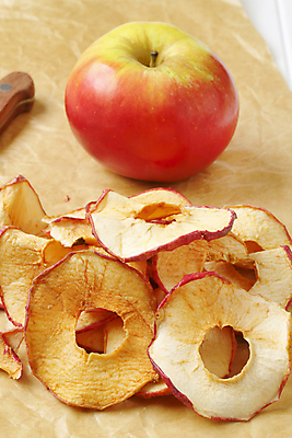 포토 JPG 해외이미지 실내 사람없음 종이봉투 사과 식칼 건과일 해외202004 해외202105 해외포토 과일 주방용품 봉투 건조 내부 파일형식