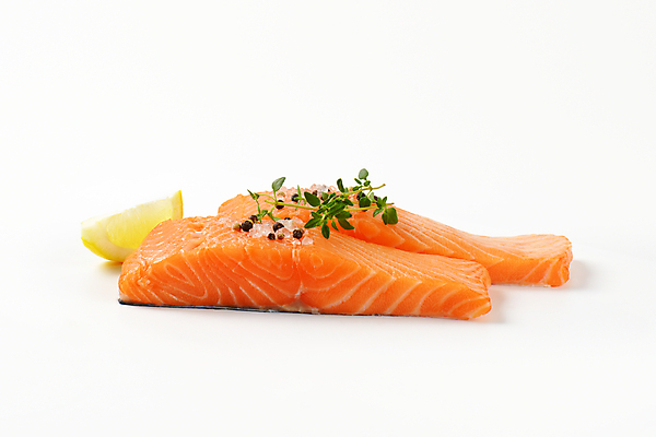 포토 JPG 해외이미지 음식 2 건강 어류 사람없음 신선 자르기 향신료 흰배경 날것 소금 연어 백리향 생식 해외202004 해외202105 해외포토 백그라운드 모션 수중동물 흰색 향미료 파일형식