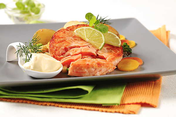 포토 JPG 해외이미지 접시 음식 채소 감자 건강 어류 스테이크 요리 사람없음 식사 저녁식사 펼침 회색 튀김 굽기 크림 준비 정사각형 라임 연어 패티 점심식사 딜 앙트레 해외202004 해외202105 해외포토 도형 식기 컬러 과일 모션 서양음식 수중동물 구이 파일형식