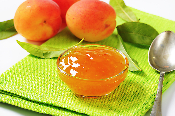 포토 JPG 해외이미지 잎 실내 사람없음 숟가락 식탁보 유리그릇 과일잼 살구 살구잼 해외202004 해외202105 해외포토 식물 그릇 과일 유리 수저 내부 잼 파일형식