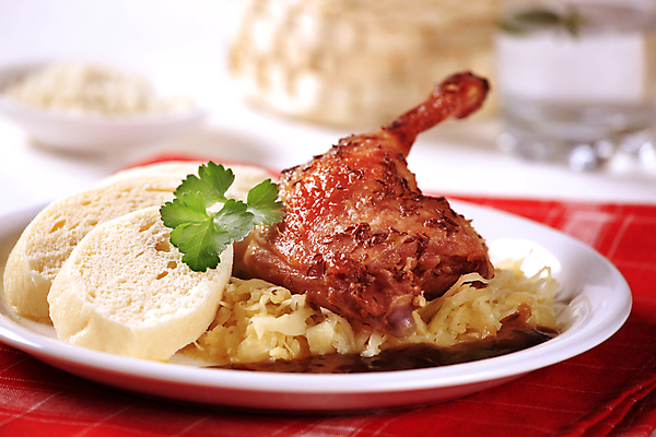 포토 JPG 해외이미지 접시 음식 부분 오리 육류 사람없음 저녁식사 굽기 양배추 체코 경단 드럼스틱 메인요리 해외202004 해외202105 해외포토 식기 유럽 채소 식재료 조류 식사 구이 파일형식