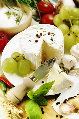 포토 JPG 해외이미지 접시 유제품 실내 사람없음 버섯 칼 청포도 바질 까망베르치즈 해외202004 해외포토 식기 포도 치즈 내부 파일형식