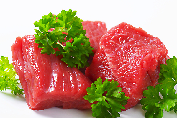 포토 JPG 해외이미지 실내 파슬리 생고기 근접촬영 사람없음 소고기 흰배경 해외202004 해외202105 해외포토 뷰포인트 백그라운드 채소 육류 내부 흰색 파일형식