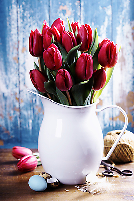 포토 JPG 해외이미지 꽃잎 부활절 실내 사람없음 튤립 부활절계란 나무벽 그런지 해외202004 해외포토 기념일 꽃 벽 내부 목재 계란 파일형식