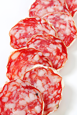 포토 JPG 해외이미지 음식 건조 육류 돼지고기 사람없음 소시지 횡단보도 애피타이저 상품 자르기 묘사 매움 슬라이스 머리위 발효 살라미 초리조 치유 편육 해외202004 해외202105 해외포토 식재료 모션 가공식품 보행로 맛 파일형식