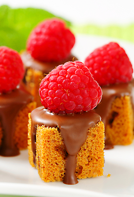 포토 JPG 해외이미지 사람없음 산딸기 초코시럽 진저쿠키 해외202004 해외202105 해외포토 과일 쿠키 초콜릿 시럽 파일형식