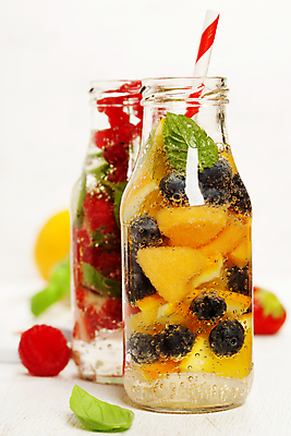 포토 JPG 해외이미지 음료 딸기 유리병 빨대 사람없음 물 민트 흰배경 산딸기 디톡스 해외202004 해외포토 자연요소 백그라운드 과일 병_용기 건강 흰색 허브 파일형식