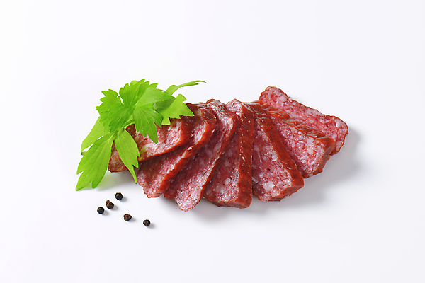 포토 JPG 해외이미지 스튜디오촬영 음식 육류 돼지고기 사람없음 소고기 향신료 슬라이스 후추 직사각형 살라미 편육 해외202004 해외202105 해외포토 도형 식재료 실내 향미료 파일형식