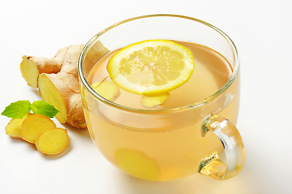 포토 JPG 해외이미지 한잔 실내 사람없음 찻잔 레몬 흰배경 슬라이스 생강 생강차 해외202004 해외202105 해외포토 1 백그라운드 채소 과일 잔 내부 차_음료 흰색 파일형식