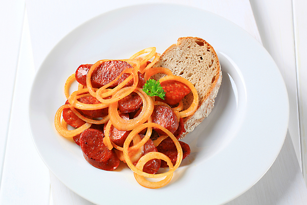 포토 JPG 해외이미지 접시 음식 빵 조각 양파 건조 육류 돼지고기 요리 사람없음 소고기 소시지 정크푸드 굽기 매움 브런치 머리위 훈제 점심식사 치유 페퍼로니 해로움 해외202004 해외202105 해외포토 식기 컨셉 채소 식재료 식사 가공식품 맛 구이 파일형식