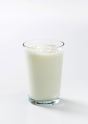 포토 JPG 해외이미지 잔 한잔 실내 사람없음 우유 흰배경 우유잔 해외202004 해외202105 해외포토 1 식기 백그라운드 유제품 내부 흰색 파일형식