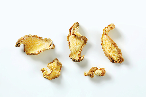 포토 JPG 해외이미지 건조 실내 사람없음 흰배경 슬라이스 생강 해외202004 해외202105 해외포토 백그라운드 채소 내부 흰색 파일형식