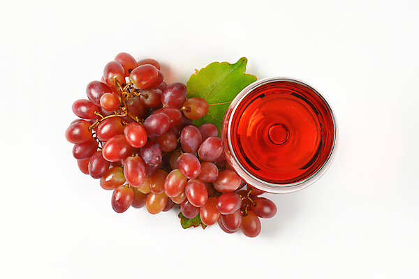 포토 JPG 해외이미지 스튜디오촬영 열매 음료 음식 과일 유리 포도 사람없음 빨간색 와인 신선 다발 날것 머리위 숙성 해외202004 해외202105 해외포토 식물 컬러 재질 주류 실내 파일형식