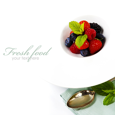 포토 JPG 해외이미지 접시 잎 딸기 사람없음 숟가락 블루베리 산딸기 블랙베리 해외202004 해외포토 식물 식기 과일 수저 파일형식