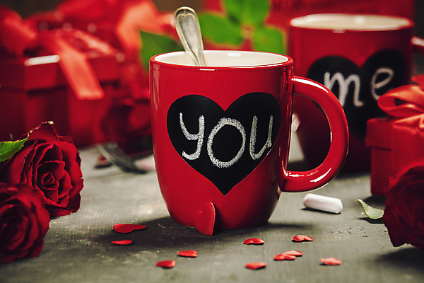 포토 JPG 해외이미지 영어 실내 발렌타인데이 사랑 사람없음 단어 장미 머그컵 하트 오브젝트 분필 해외202004 해외포토 모양 문자 꽃 감정 데이이벤트 내부 컵 초크 파일형식