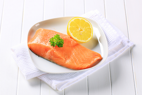 포토 JPG 해외이미지 접시 음식 어류 사람없음 흰색 신선 레몬 날것 연어 생식 송어 해외202004 해외202105 송어회 해외포토 식기 컬러 과일 수중동물 생선회 파일형식