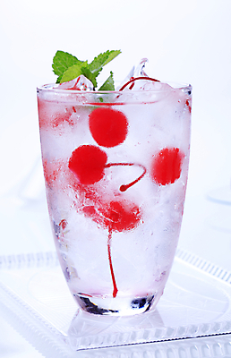 포토 JPG 해외이미지 음료 과일 유리 주류 사람없음 물 얼음 추위 알코올 신선 칵테일 민트 큐브 양주 보드카 소다 토닉 해외202004 해외202105 해외포토 자연요소 재질 허브 파일형식