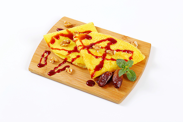 포토 JPG 해외이미지 실내 사람없음 달콤 흰배경 호두 시럽 나무도마 크레이프 해외202004 해외202105 해외포토 백그라운드 디저트 도마 내부 목재 견과류 흰색 맛 파일형식