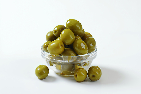 포토 JPG 해외이미지 스튜디오촬영 실내 사람없음 쌓기 흰배경 올리브 담기 유리그릇 올리브절임 해외202004 해외202105 해외포토 그릇 열매 백그라운드 모션 유리 내부 흰색 절임 파일형식