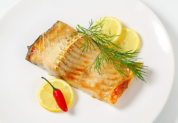 포토 JPG 해외이미지 접시 음식 조각 건강 어류 사람없음 굽기 레몬 잉어 점심식사 딜 앙트레 해외202004 해외202105 해외포토 식기 과일 식사 수중동물 구이 파일형식