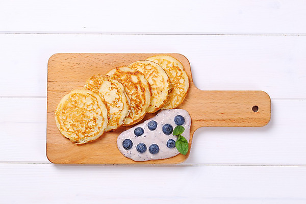 포토 JPG 해외이미지 스튜디오촬영 음식 과일 부분 디저트 도마 요리 사람없음 목재 튀김 흰색 신선 달콤 아침식사 작음 크림 블루베리 머리위 요거트 팬케이크 요구르트 핸드메이드 나무배경 해외202004 해외202105 해외포토 나무 컬러 백그라운드 재료 주방용품 유제품 실내 케이크 식사 맛 크기 파일형식