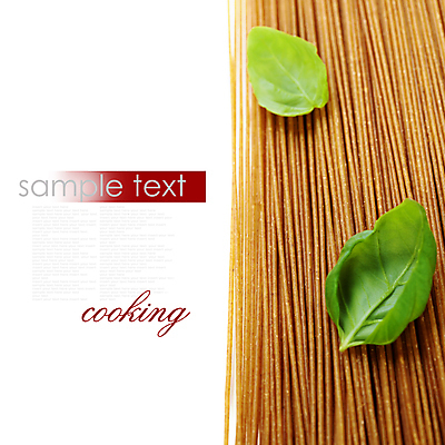 포토 해외이미지 실내 근접촬영 타이포그라피 사람없음 흰배경 바질 파스타면 카피스페이스 통밀 해외202004 해외포토 문자 뷰포인트 백그라운드 파스타 내부 공백 흰색 면류 밀 파일형식