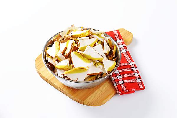 포토 JPG 해외이미지 스튜디오촬영 식재료 실내 사람없음 버섯 식탁보 흰배경 담기 나무도마 믹싱볼 해외202004 해외202105 해외포토 그릇 백그라운드 모션 도마 내부 목재 흰색 파일형식