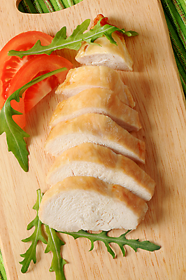 포토 JPG 해외이미지 음식 토마토 도마 육류 사람없음 신선 굽기 칠면조 훈제 루꼴라 해외202004 해외202105 해외포토 채소 식재료 조류 주방용품 구이 파일형식