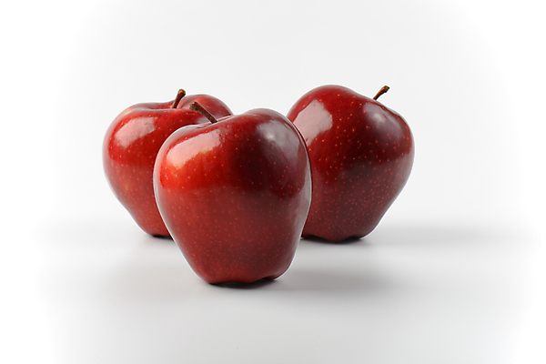 포토 JPG 해외이미지 스튜디오촬영 음식 과일 3 사람없음 빨간색 빛 신선 사과 흰배경 유기농 광택 숙성 해외202004 해외202105 해외포토 웰빙 컬러 백그라운드 실내 흰색 파일형식