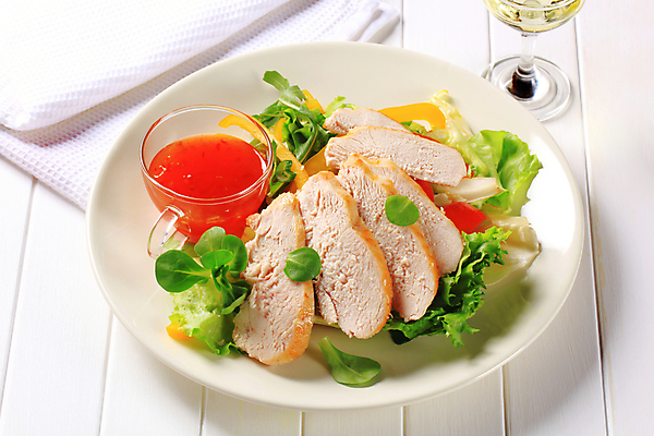 포토 JPG 해외이미지 접시 음식 조각 토마토 채소 식이요법 육류 사람없음 컵 빨간색 하이앵글 치킨 샐러드 튀김 신선 고명 조미료 상추 매움 점심식사 루꼴라 앙트레 저지방 정물화 해외202004 해외202105 해외포토 식기 뷰포인트 컬러 식재료 건강 식사 맛 기름_음식 그림 닭고기요리 향미료 파일형식