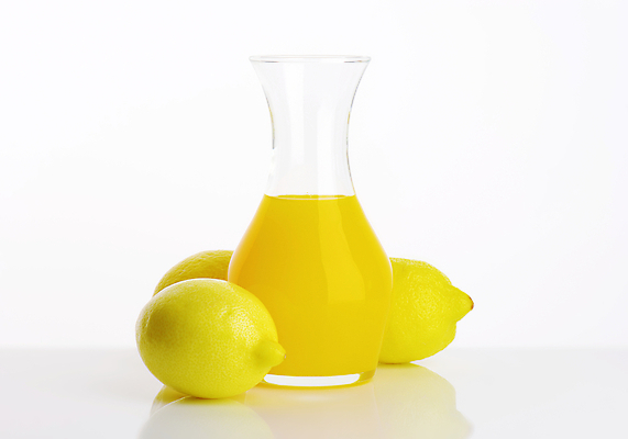 포토 JPG 해외이미지 스튜디오촬영 유리병 실내 사람없음 레몬 레몬주스 흰배경 해외202004 해외202105 해외포토 백그라운드 과일 병_용기 내부 흰색 과일주스 파일형식