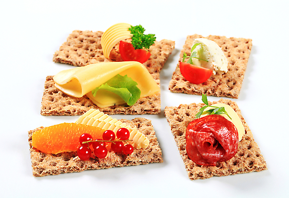 포토 JPG 해외이미지 스튜디오촬영 음식 조각 토마토 오렌지 치즈 종류 사람없음 크래커 펼침 아침식사 버터 건강식 무스 살라미 입가심 짠맛 크림치즈 호밀 해외202004 해외202105 해외포토 채소 과일 모션 유제품 곡류 실내 쿠키 식사 맛 파일형식