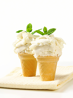 포토 JPG 해외이미지 스튜디오촬영 음식 아이스크림 디저트 사람없음 과자 냉동 흰색 대접 달콤 맛 레몬 크림 코코넛 원뿔 셔벗 젤라또 해외202004 해외202105 해외포토 도형 컬러 컨셉 과일 실내 파일형식