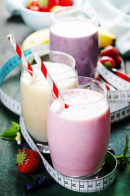 포토 JPG 해외이미지 음료 잔 실내 사람없음 베리스무디 세잔 스무디 바나나스무디 딸기스무디 해외202004 해외포토 식기 3 내부 파일형식