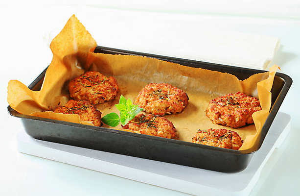 포토 JPG 해외이미지 스튜디오촬영 식물 종이 음식 채소 반찬 양파 콩 감자 도마 건강 요리 사람없음 갈색 튀김 흰색 고수 굽기 패티 팬케이크 땅바닥 무생채 병아리콩 양피지 입가심 짠맛 채식주의자 핸드메이드 비건 해외202004 해외202105 해외포토 컬러 주방용품 곡류 바닥 실내 케이크 맛 구이 향신료 채식 파일형식