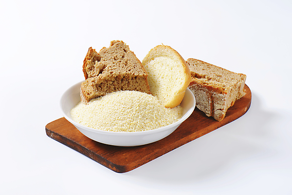 포토 JPG 해외이미지 스튜디오촬영 접시 음식 빵 조각 재료 건조 도마 사람없음 쌓기 흙더미 땅바닥 해외202004 해외202105 해외포토 식기 모션 주방용품 바닥 실내 흙 파일형식 더미