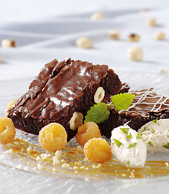 포토 JPG 해외이미지 음식 조각 과일 티타임 아이스크림 디저트 사람없음 노란색 케이크 초콜릿 견과류 대접 신선 바 달콤 맛 아침식사 굽기 묘사 정사각형 산딸기 브라우니 헤이즐넛 맛있는 해외202004 해외202105 해외포토 도형 컬러 컨셉 휴식 식사 구이 파일형식