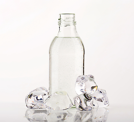 포토 JPG 해외이미지 실내 사람없음 물 얼음 시원함 물병 흰배경 한병 해외202004 해외202105 해외포토 자연요소 1 백그라운드 내부 흰색 물통 병_담는 파일형식